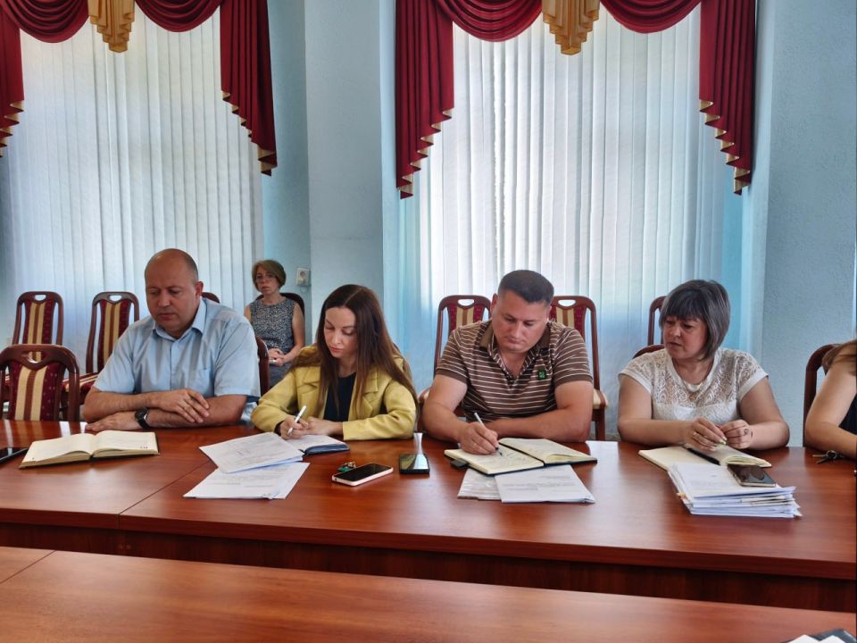 Сергей Козенко: Сегодня в Администрации провел расширенное аппаратное совещание с руководителями структурных подразделений, а также начальниками отделов и управления по жизнеобеспечению территорий Сергей Козенко: Сегодня в Администрации провел расширенное аппаратное совещание с руководителями структурных подразделений, а также начальниками отделов и управления по жизнеобеспечению территорий