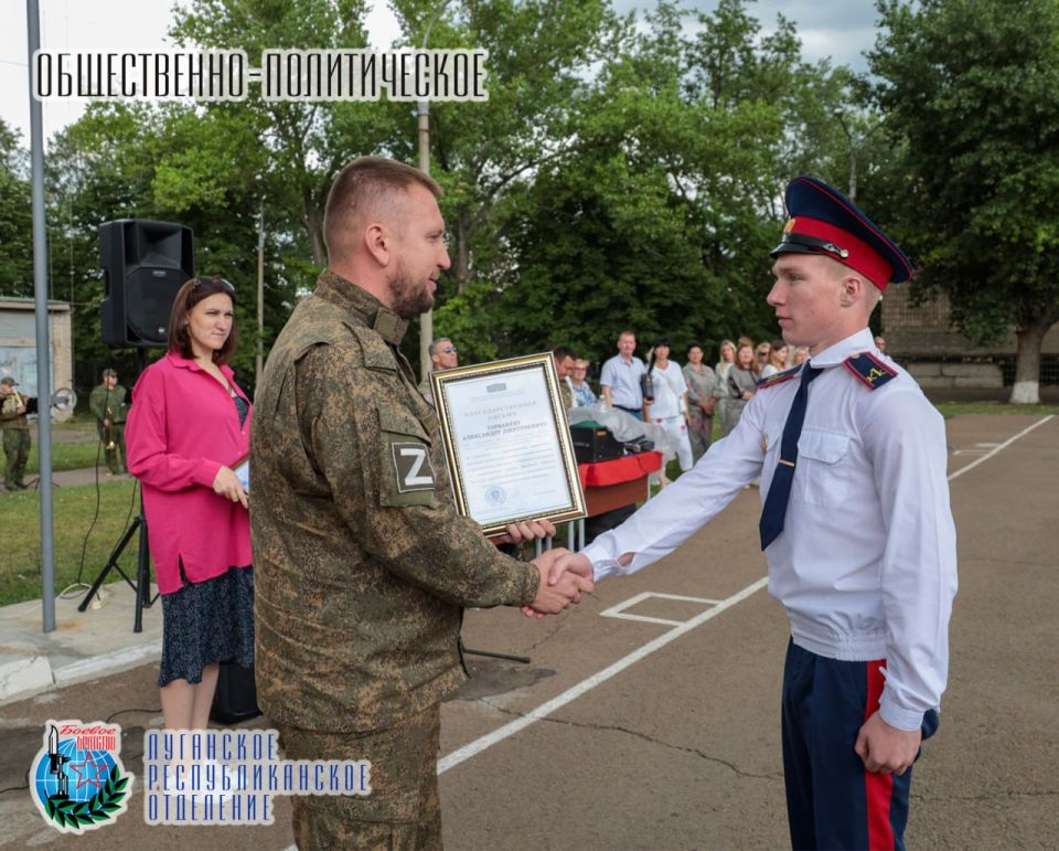 20 июня в рамках церемонии закрытия военно-спортивных сборов в Республиканском казачьем кадетском корпусе имени маршала авиации Александра Ефимова Председатель Народного Совета Луганской Народной Республики, член Совета... 20 июня в рамках церемонии закрытия военно-спортивных сборов в Республиканском казачьем кадетском корпусе имени маршала авиации Александра Ефимова Председатель Народного Совета Луганской Народной Республики, член Совета...