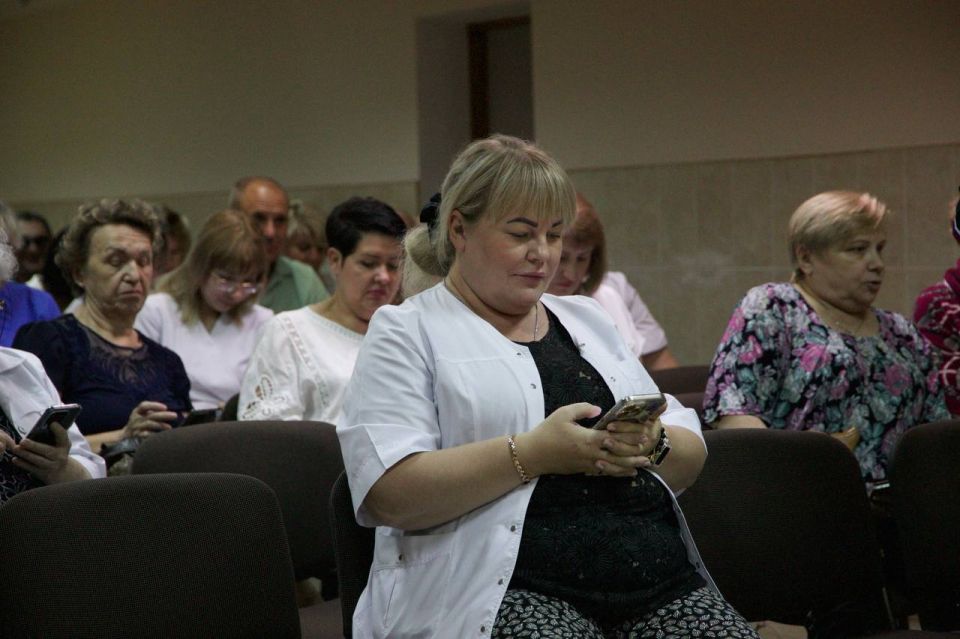 Полицейские провели профориентационную лекцию для сотрудников алчевской больницы Полицейские провели профориентационную лекцию для сотрудников алчевской больницы