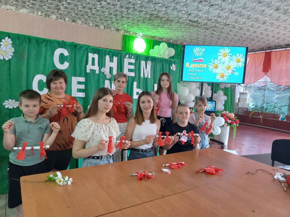 В преддверии прекрасного праздника – Дня любви, семьи и верности – в селе Булавиновка состоялся душевный и познавательный мастер-класс, организованный филиалом библиотеки-филиала №10 МБУ "Новопсковская ЦБС" совместно с... В преддверии прекрасного праздника – Дня любви, семьи и верности – в селе Булавиновка состоялся душевный и познавательный мастер-класс, организованный филиалом библиотеки-филиала №10 МБУ "Новопсковская ЦБС" совместно с...