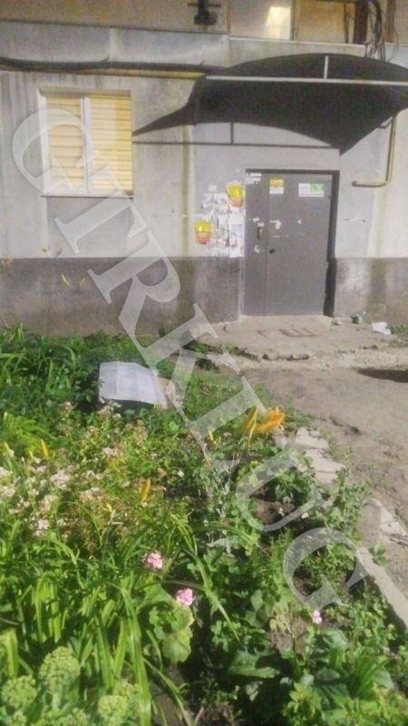 В Луганске на кв. Солнечном отсутствует канализационный люк В Луганске на кв. Солнечном отсутствует канализационный люк