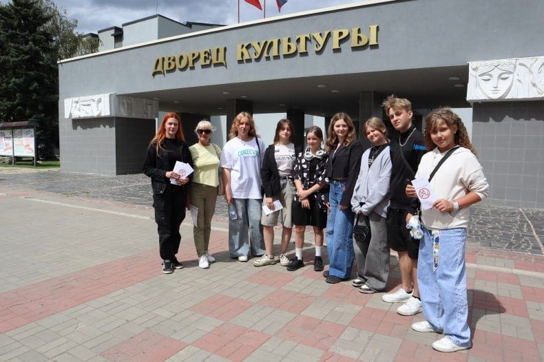 Сотрудники ДК им. Свердлова напомнили жителям округа о вреде наркотических средств для здоровья Сотрудники ДК им. Свердлова напомнили жителям округа о вреде наркотических средств для здоровья