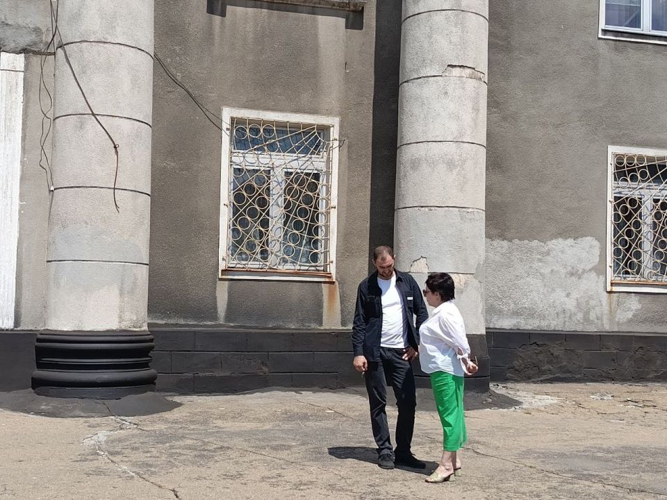 По поручению Главы городского округа Андрея Рубанцова заместитель Главы Ольга Орлова посетила Дворец культуры им. Горького в пгт Ясеновский, где в настоящее время проводится текущий ремонт кровли По поручению Главы городского округа Андрея Рубанцова заместитель Главы Ольга Орлова посетила Дворец культуры им. Горького в пгт Ясеновский, где в настоящее время проводится текущий ремонт кровли