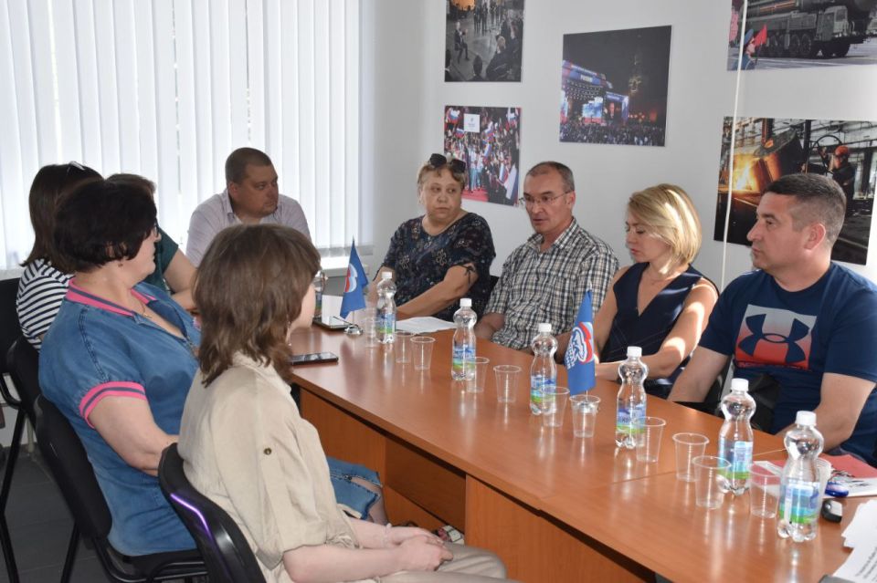 «Школа ЖКХ»: С жителями Стаханова обсудили актуальные вопросы управления многоквартирными домами «Школа ЖКХ»: С жителями Стаханова обсудили актуальные вопросы управления многоквартирными домами