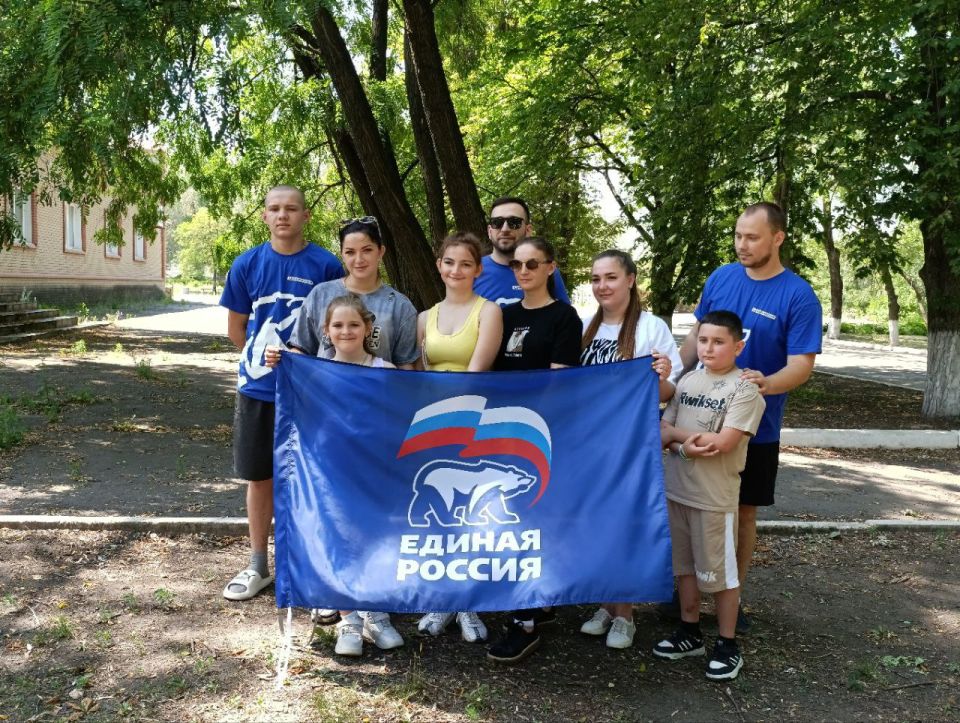 В Кировске накануне «Дня семьи, любви и верности» в рамках спортивного марафона «Сила России, активисты местного отделения парии «Единая Россия», провели в городском парке игру – квест с семьями участников СВО В Кировске накануне «Дня семьи, любви и верности» в рамках спортивного марафона «Сила России, активисты местного отделения парии «Единая Россия», провели в городском парке игру – квест с семьями участников СВО
