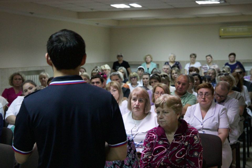 Полицейские провели профориентационную лекцию для сотрудников алчевской больницы Полицейские провели профориентационную лекцию для сотрудников алчевской больницы