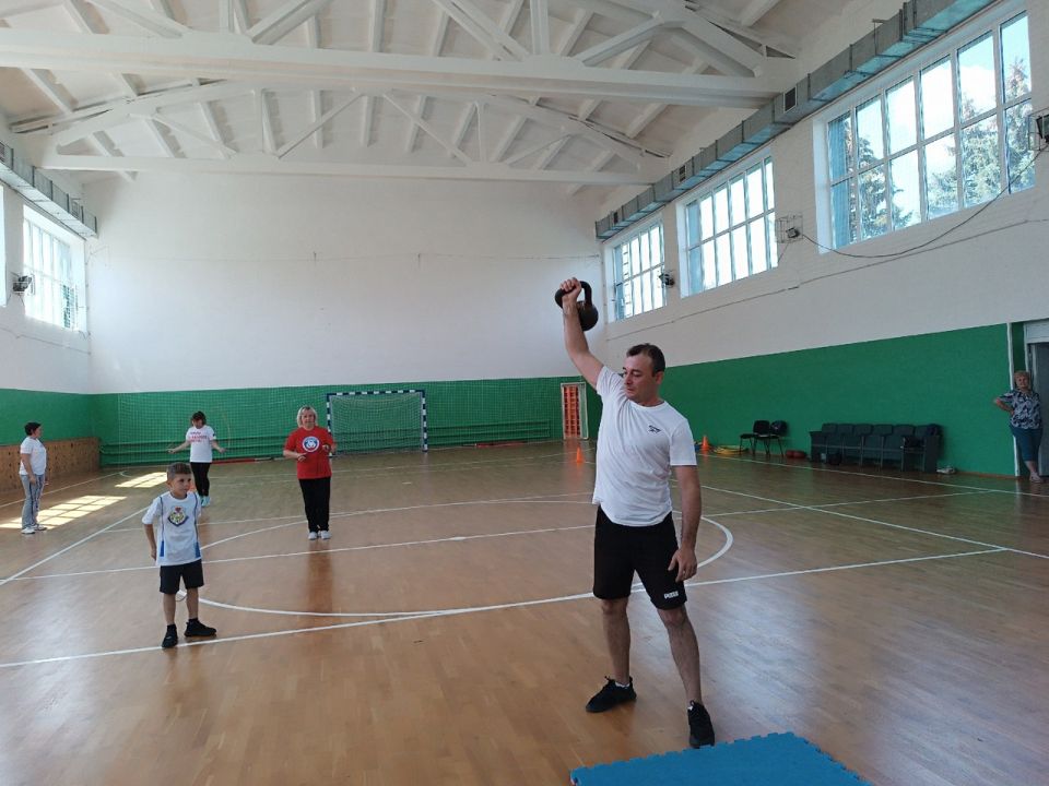 В Лутугинской спортивной школе прошло физкультурное мероприятие «Мама, папа, я – спортивная семья» В Лутугинской спортивной школе прошло физкультурное мероприятие «Мама, папа, я – спортивная семья»
