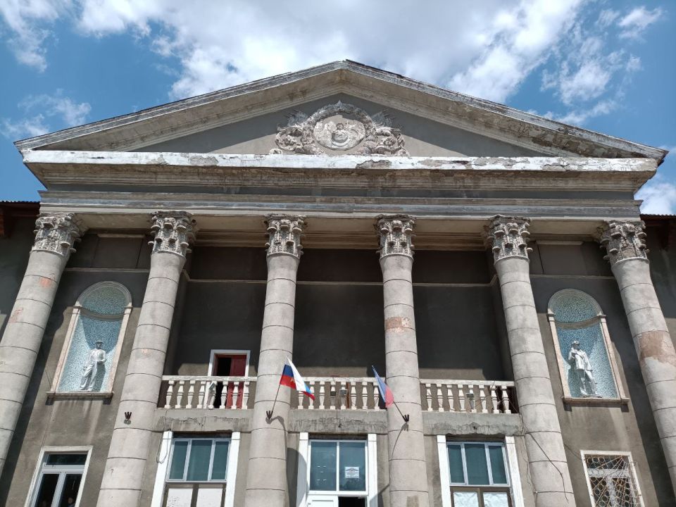 По поручению Главы городского округа Андрея Рубанцова заместитель Главы Ольга Орлова посетила Дворец культуры им. Горького в пгт Ясеновский, где в настоящее время проводится текущий ремонт кровли По поручению Главы городского округа Андрея Рубанцова заместитель Главы Ольга Орлова посетила Дворец культуры им. Горького в пгт Ясеновский, где в настоящее время проводится текущий ремонт кровли