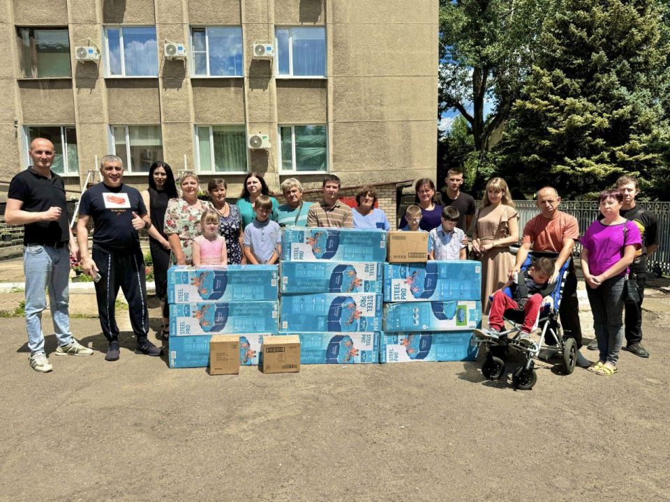 В Антрацит доставили гуманитарную помощь из Кисловодска, что стало настоящим событием для детей и семей с ограниченными возможностями В Антрацит доставили гуманитарную помощь из Кисловодска, что стало настоящим событием для детей и семей с ограниченными возможностями