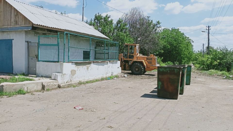 Работы по вывозу мусора с площадок ТКО не прекращаются ни на день Работы по вывозу мусора с площадок ТКО не прекращаются ни на день