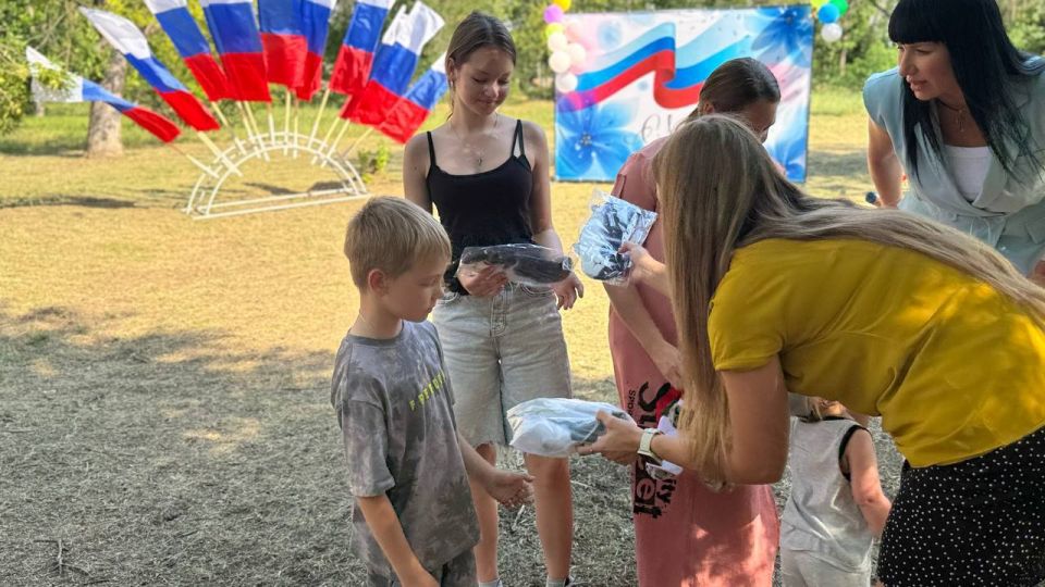 В пгт Дзержинский состоялось торжественное мероприятие, приуроченное к светлому и душевному празднику Дню семьи, любви и верности В пгт Дзержинский состоялось торжественное мероприятие, приуроченное к светлому и душевному празднику Дню семьи, любви и верности