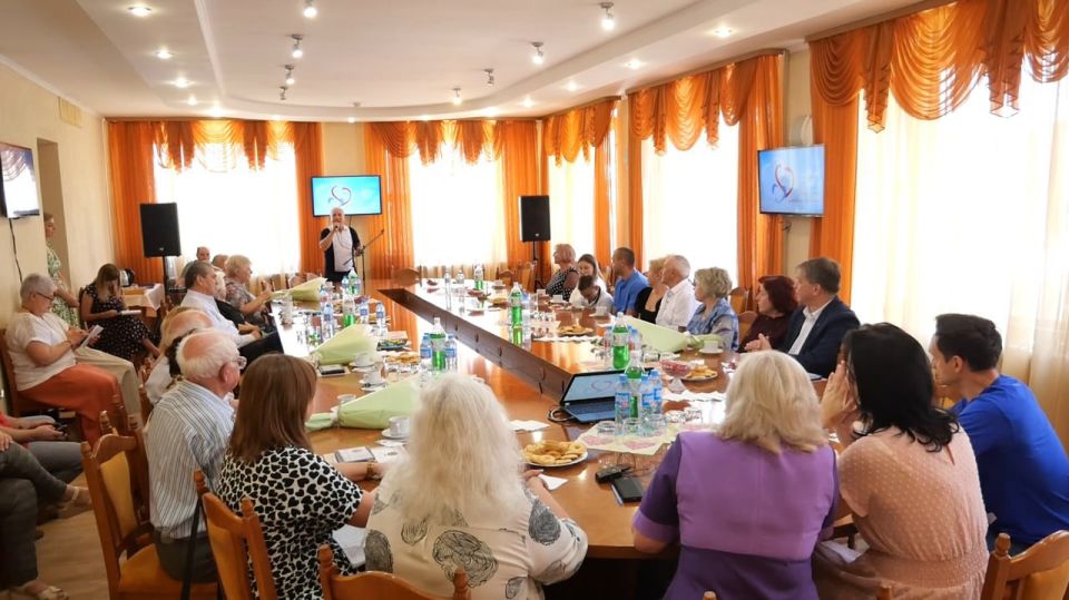 В День семьи, любви и верности в городской Администрации чествовали семейные пары, прожившие в браке более 20 лет В День семьи, любви и верности в городской Администрации чествовали семейные пары, прожившие в браке более 20 лет