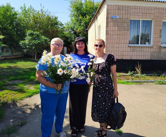 В селе Верхнешевыревка активисты Партии «ЕДИНАЯ РОССИЯ» провели акцию «Подари ромашку» В селе Верхнешевыревка активисты Партии «ЕДИНАЯ РОССИЯ» провели акцию «Подари ромашку»
