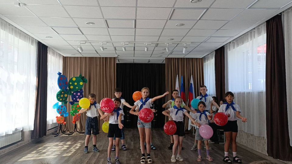 Инна Швенк: 8 июля, в День семьи, любви и верности, совместно БФ "Страна для детей", поздравили воспитанников и педагогический коллектив учреждения санаторного типа "Незабудка" Инна Швенк: 8 июля, в День семьи, любви и верности, совместно БФ "Страна для детей", поздравили воспитанников и педагогический коллектив учреждения санаторного типа "Незабудка"