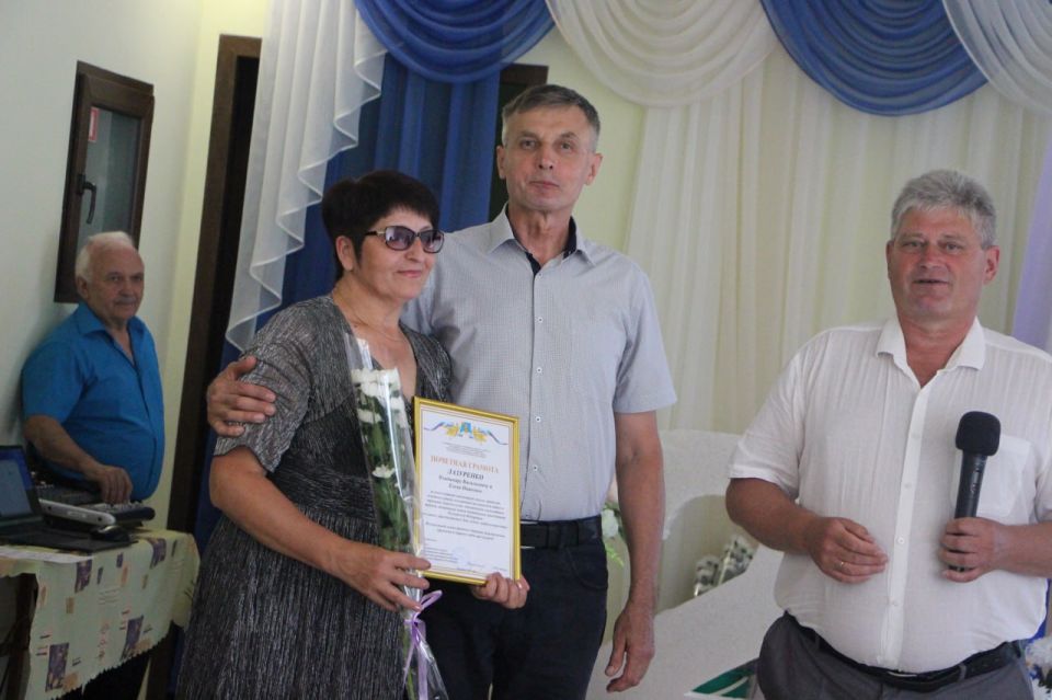В Меловском Доме культуры состоялся праздничный концерт, посвященный Дню семьи, любви и верности В Меловском Доме культуры состоялся праздничный концерт, посвященный Дню семьи, любви и верности