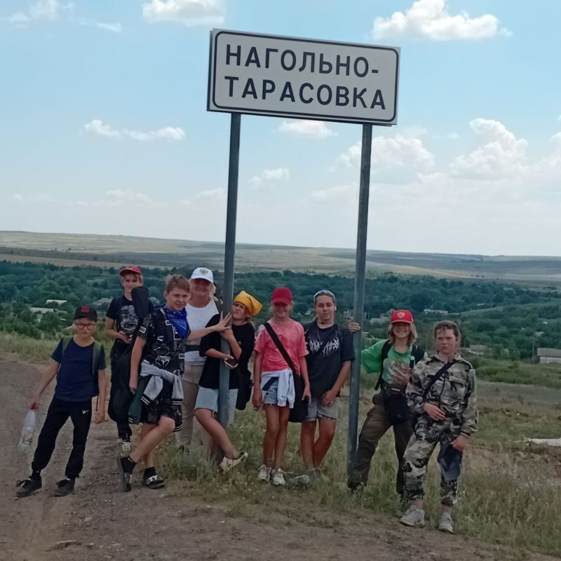 В рамках празднования Дня Семьи, Любви и Верности, воспитанники Ровеньковского центра детского, юношеского туризма и краеведения отправились в увлекательное путешествие по живописным уголкам родного края В рамках празднования Дня Семьи, Любви и Верности, воспитанники Ровеньковского центра детского, юношеского туризма и краеведения отправились в увлекательное путешествие по живописным уголкам родного края