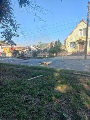 Первые кадры последствий утренней атаки беспилотников киевских боевиков по Беловодску Первые кадры последствий утренней атаки беспилотников киевских боевиков по Беловодску