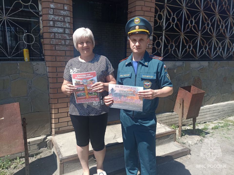 В Свердловске спасатели МЧС России напомнили о правилах пожарной безопасности в период действия особого противопожарного режима В Свердловске спасатели МЧС России напомнили о правилах пожарной безопасности в период действия особого противопожарного режима