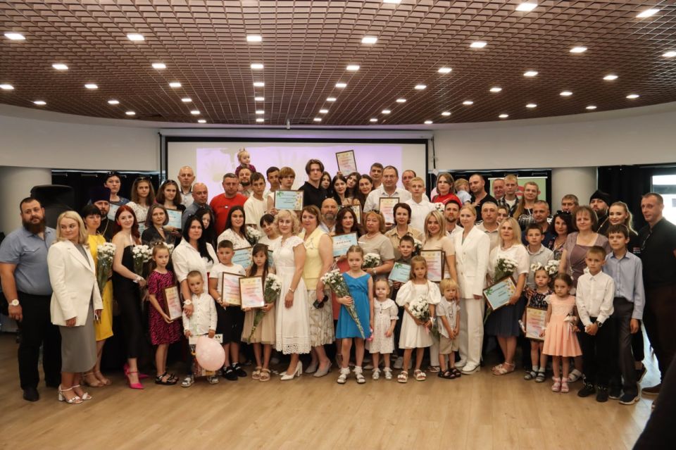 В Луганске прошел фестиваль «Ее величество семья» В Луганске прошел фестиваль «Ее величество семья»