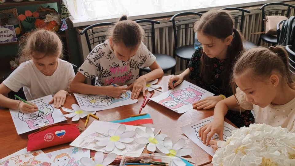 8 июля ко Дню семьи, любви и верности в Центральной библиотеке города Алчевска и ее филиалах прошли мероприятия, посвященные этому дню 8 июля ко Дню семьи, любви и верности в Центральной библиотеке города Алчевска и ее филиалах прошли мероприятия, посвященные этому дню