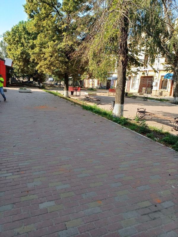 Кадры с последствиями атаки беспилотников киевских боевиков по Старобельску Кадры с последствиями атаки беспилотников киевских боевиков по Старобельску