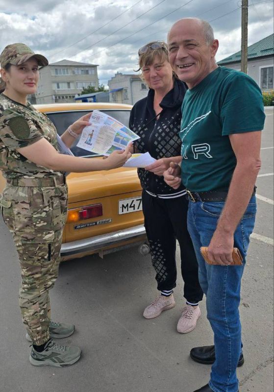В рамках проведения оперативно-профилактического мероприятия «Пешеходный переход» сотрудники ОГИБДД ОМВД России "Сватовский" провели профилактические беседы с водителями транспортных средств и их пассажирами В рамках проведения оперативно-профилактического мероприятия «Пешеходный переход» сотрудники ОГИБДД ОМВД России "Сватовский" провели профилактические беседы с водителями транспортных средств и их пассажирами