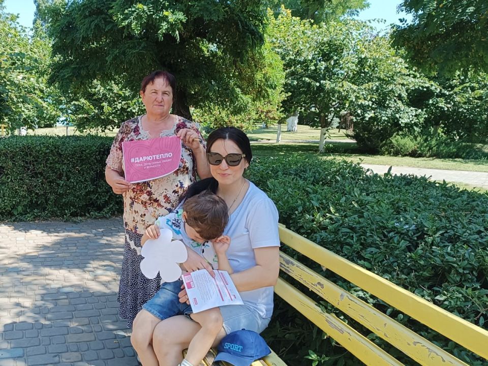 Библиотеки Славяносербщины провели Всероссийская уличная акция #ДарюТепло Библиотеки Славяносербщины провели Всероссийская уличная акция #ДарюТепло