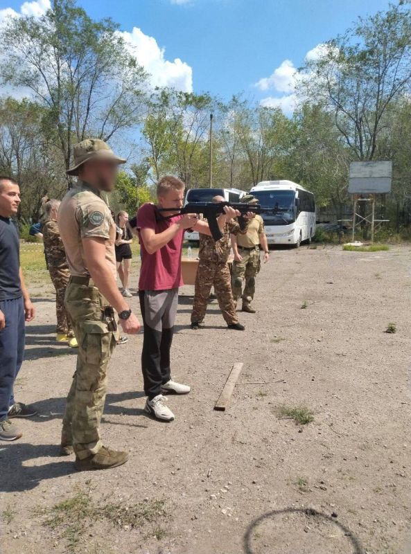 В Луганске стартовал отборочный этап Всероссийской игры «Семейная Зарница» В Луганске стартовал отборочный этап Всероссийской игры «Семейная Зарница»