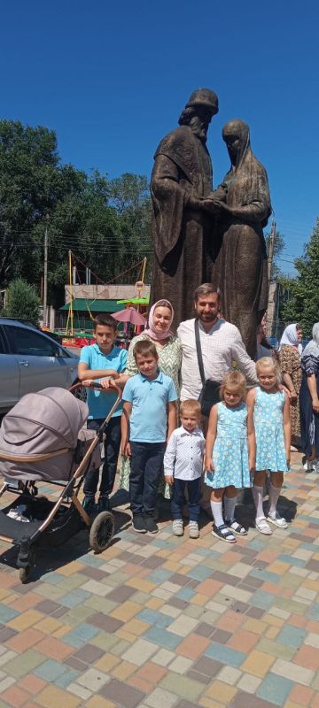 День семьи, любви и верности — праздник, посвящённый святым Петру и Февронии Муромским День семьи, любви и верности — праздник, посвящённый святым Петру и Февронии Муромским