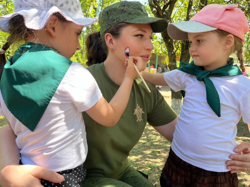 Сотрудники СК провели для ребят из «Незабудки» мероприятие, приуроченное ко Дню любви, семьи и верности Сотрудники СК провели для ребят из «Незабудки» мероприятие, приуроченное ко Дню любви, семьи и верности