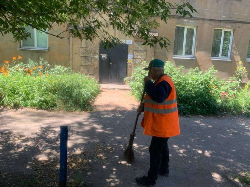 Коммунальные службы проводят работы на территории города Коммунальные службы проводят работы на территории города