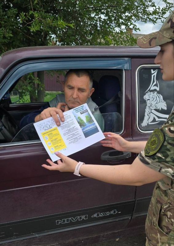 В рамках проведения оперативно-профилактического мероприятия «Пешеходный переход» сотрудники ОГИБДД ОМВД России "Сватовский" провели профилактические беседы с водителями транспортных средств и их пассажирами В рамках проведения оперативно-профилактического мероприятия «Пешеходный переход» сотрудники ОГИБДД ОМВД России "Сватовский" провели профилактические беседы с водителями транспортных средств и их пассажирами