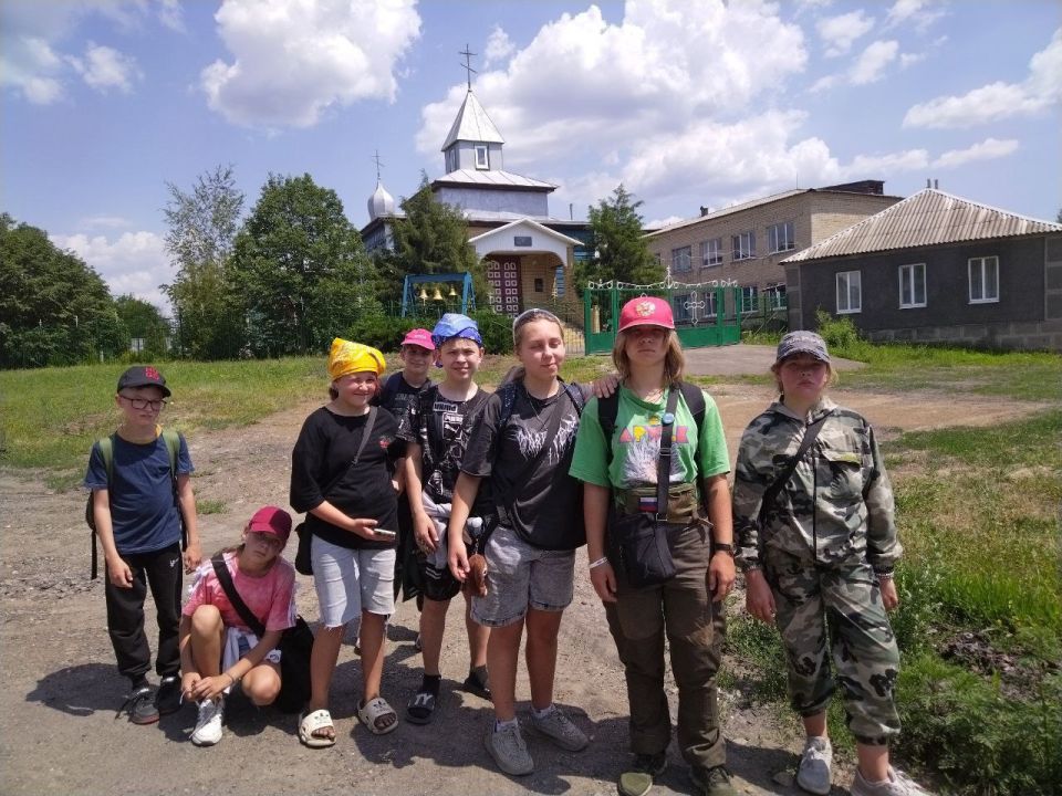 В рамках празднования Дня Семьи, Любви и Верности, воспитанники Ровеньковского центра детского, юношеского туризма и краеведения отправились в увлекательное путешествие по живописным уголкам родного края В рамках празднования Дня Семьи, Любви и Верности, воспитанники Ровеньковского центра детского, юношеского туризма и краеведения отправились в увлекательное путешествие по живописным уголкам родного края