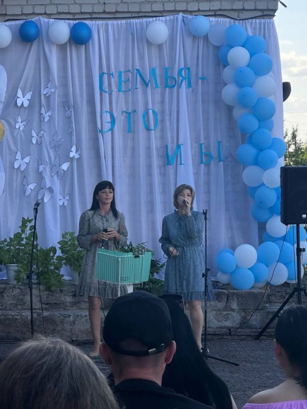 "Семья – это мы…": Праздничный концерт в Песковском СДК, посвященный Дню семьи, любви и верности! "Семья – это мы…": Праздничный концерт в Песковском СДК, посвященный Дню семьи, любви и верности!