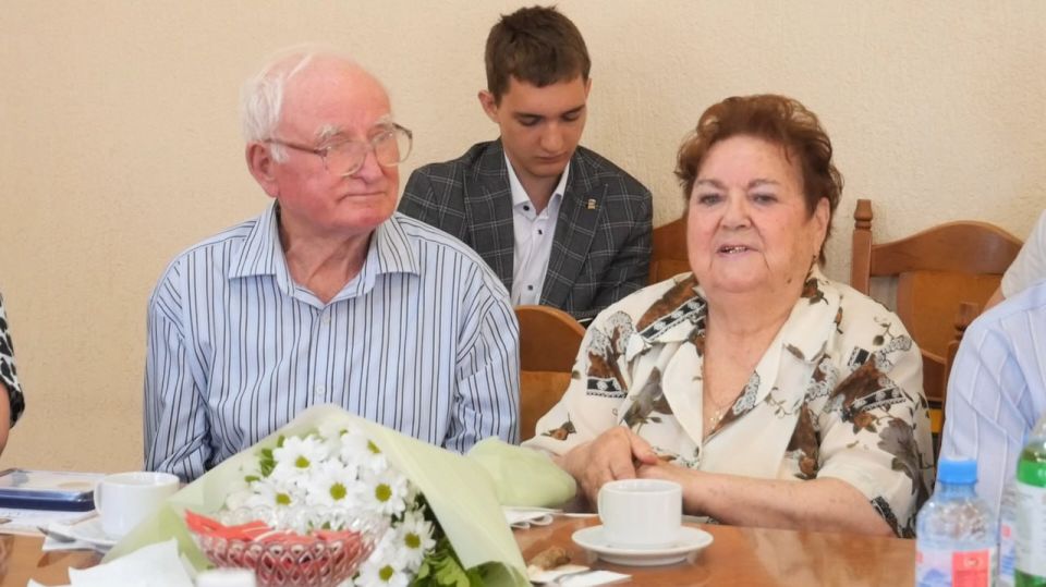 В День семьи, любви и верности в городской Администрации чествовали семейные пары, прожившие в браке более 20 лет В День семьи, любви и верности в городской Администрации чествовали семейные пары, прожившие в браке более 20 лет