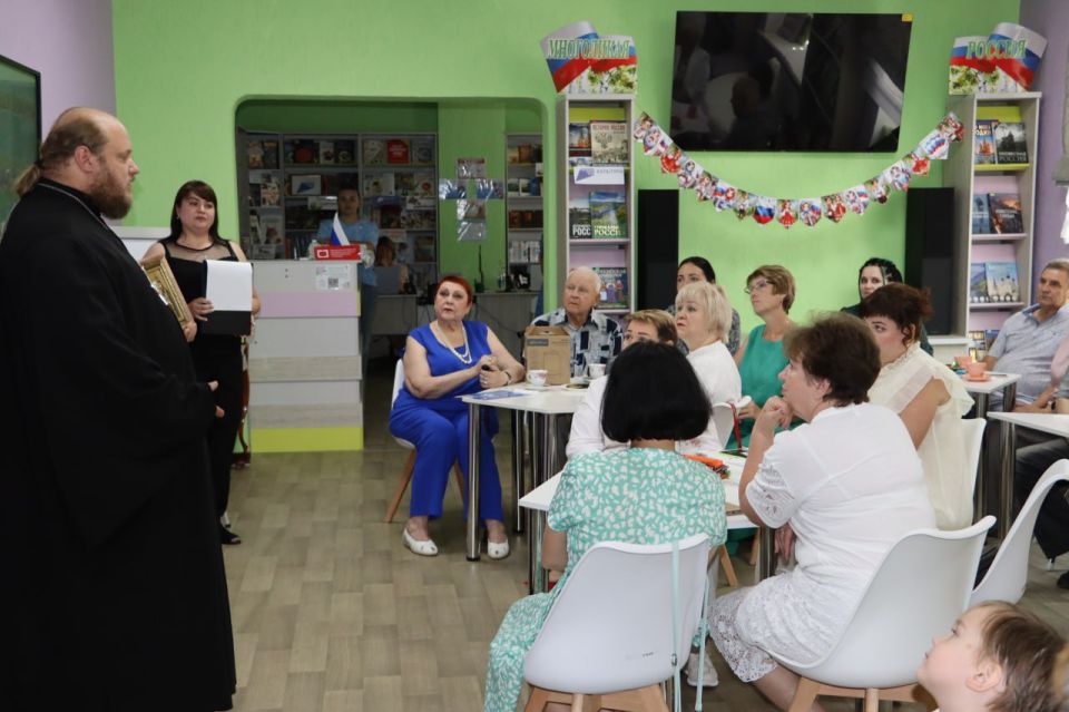 Мудрость и любовь поколений: в Стаханове чествовали семейные династии Мудрость и любовь поколений: в Стаханове чествовали семейные династии