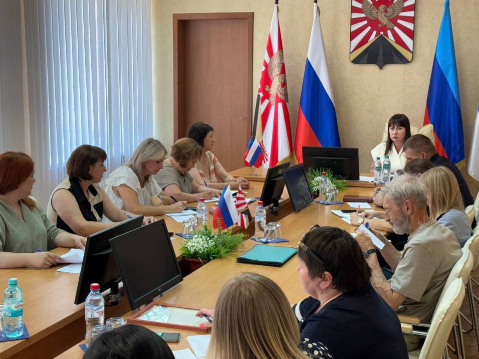 Восьмого июля в Администрации Краснолучского городского округа прошло заседание комиссии по делам несовершеннолетних и защите их прав Восьмого июля в Администрации Краснолучского городского округа прошло заседание комиссии по делам несовершеннолетних и защите их прав