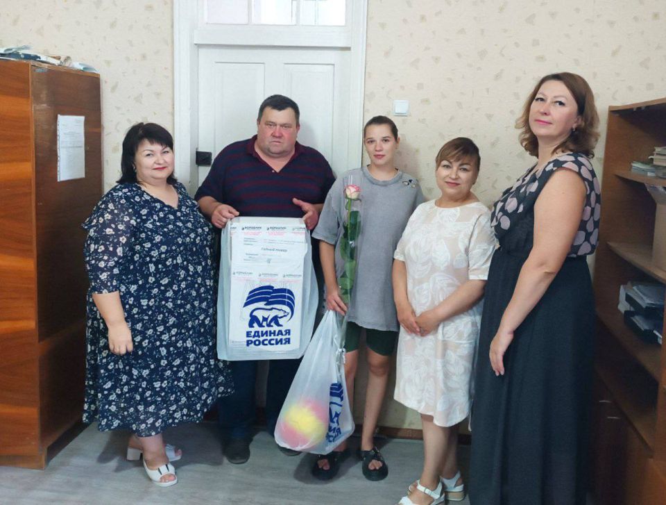 Виктория Сошина: В День семьи, любви и верности в Антрацитовском муниципальном округе, под эгидой партии «Единая Россия» и в рамках реализации партийного проекта «Женское движение Единой России», прошла торжественная встреча... Виктория Сошина: В День семьи, любви и верности в Антрацитовском муниципальном округе, под эгидой партии «Единая Россия» и в рамках реализации партийного проекта «Женское движение Единой России», прошла торжественная встреча...