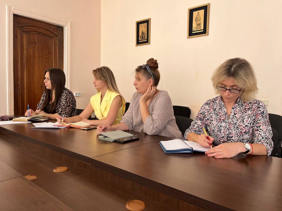 Сегодня состоялось первое заседание конкурсной комиссии по отбору претендентов на право получения единовременных выплат работникам культуры по программе «Земский работник культуры» Сегодня состоялось первое заседание конкурсной комиссии по отбору претендентов на право получения единовременных выплат работникам культуры по программе «Земский работник культуры»
