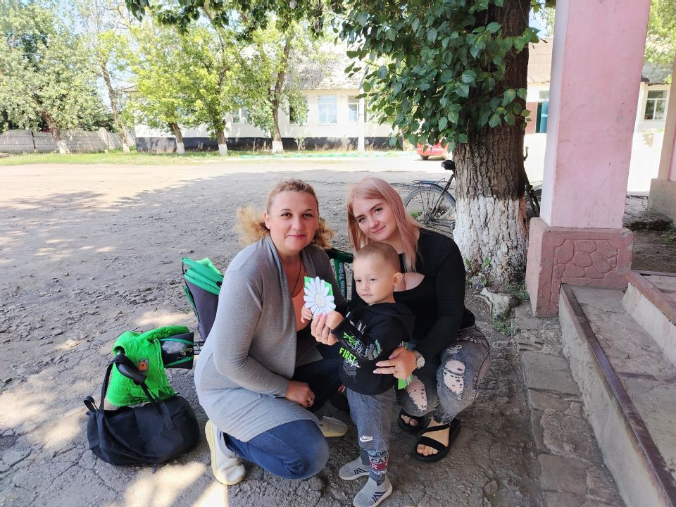 Семья – самое главное в жизни для каждого из нас – это близкие и родные люди, те, кого мы любим, с кого берем пример, о ком заботимся, кому желаем добра и счастья Семья – самое главное в жизни для каждого из нас – это близкие и родные люди, те, кого мы любим, с кого берем пример, о ком заботимся, кому желаем добра и счастья