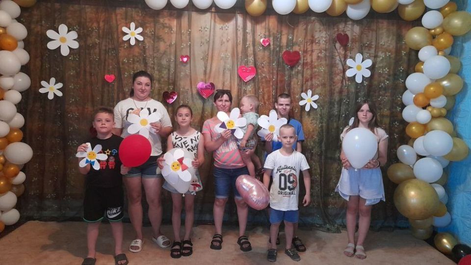 8 июля в России отмечается всеми любимый,очень душевный и радостный праздник - День семьи, любви и верности 8 июля в России отмечается всеми любимый,очень душевный и радостный праздник - День семьи, любви и верности