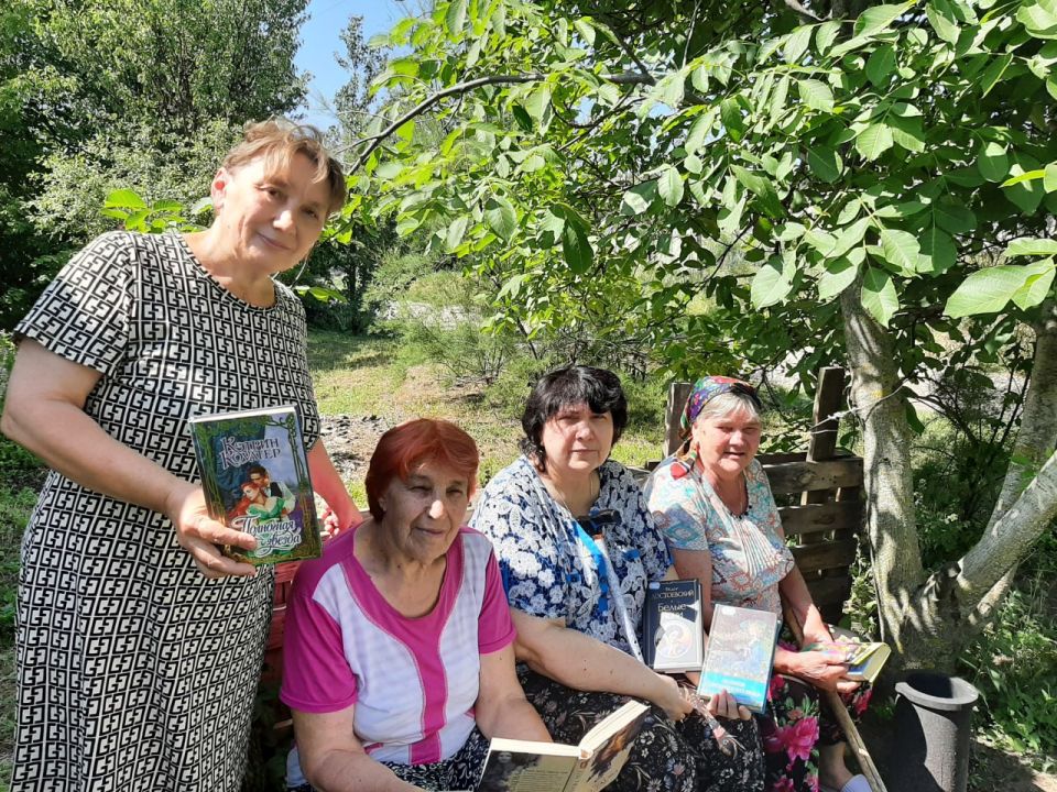 Передвижной библиобус посетил жителей села Кружиловка Передвижной библиобус посетил жителей села Кружиловка