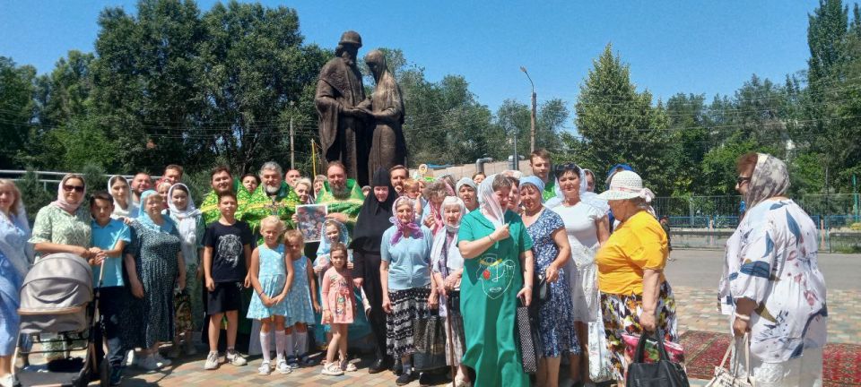 День семьи, любви и верности — праздник, посвящённый святым Петру и Февронии Муромским День семьи, любви и верности — праздник, посвящённый святым Петру и Февронии Муромским