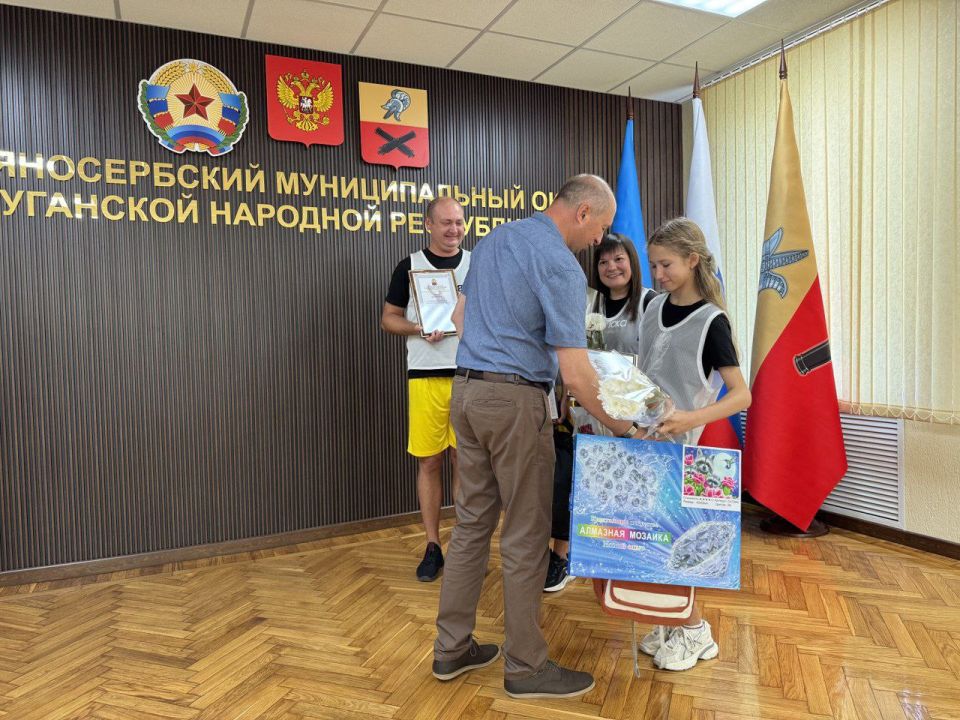 Сергей Крамаренко: Сегодня в День семьи, любви и верности поблагодарил команду нашего округа "Славяносербские звезды ", которая приняла участие в "Семейной зарнице" Сергей Крамаренко: Сегодня в День семьи, любви и верности поблагодарил команду нашего округа "Славяносербские звезды ", которая приняла участие в "Семейной зарнице"