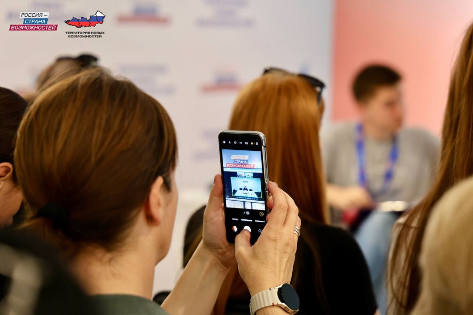В Луганске провели интенсив для молодых архитекторов и дизайнеров В Луганске провели интенсив для молодых архитекторов и дизайнеров
