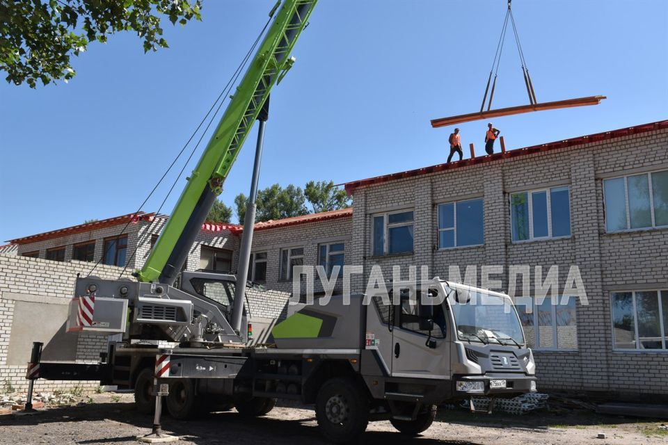 В Новопсковском муниципальном округе в настоящее время успешно реализуется проект капитального ремонта кровли Новопсковской газопроводской школы В Новопсковском муниципальном округе в настоящее время успешно реализуется проект капитального ремонта кровли Новопсковской газопроводской школы