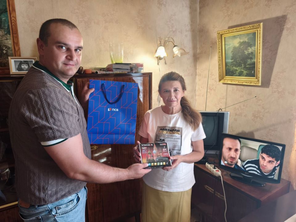 Сергей Козенко: В условиях перехода республики с аналогового на цифровое телевидение сотрудники Администрации Краснодонского муниципального округа продолжают активно оказывать помощь одиноким жителям пенсионного возраста... Сергей Козенко: В условиях перехода республики с аналогового на цифровое телевидение сотрудники Администрации Краснодонского муниципального округа продолжают активно оказывать помощь одиноким жителям пенсионного возраста...