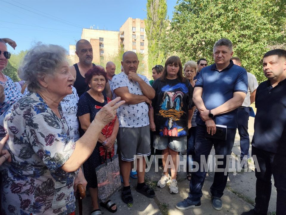 В Луганске состоялась очередная встреча с населением в рамках проекта «Муниципальный диалог – решаем вместе» В Луганске состоялась очередная встреча с населением в рамках проекта «Муниципальный диалог – решаем вместе»