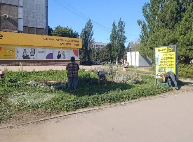 Коммунальные службы проводят работы на территории города Коммунальные службы проводят работы на территории города