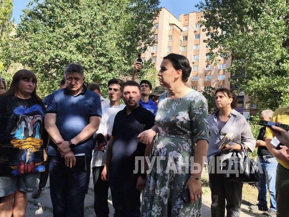 В Луганске состоялась очередная встреча с населением в рамках проекта «Муниципальный диалог – решаем вместе» В Луганске состоялась очередная встреча с населением в рамках проекта «Муниципальный диалог – решаем вместе»